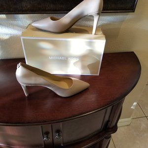 - Michael Kors Dorothy flex pump